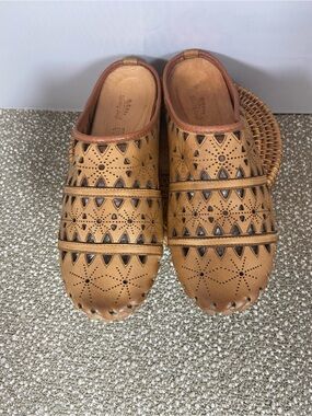 Spring Step Shoes Fusalide Women’s Leather Slip-On Clogs,Made in Turkey.